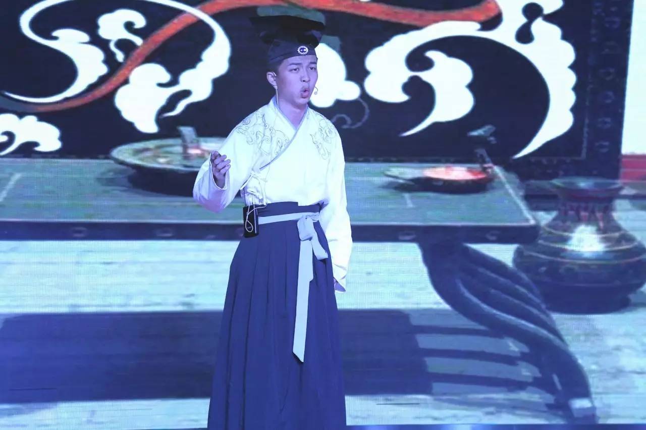 故事发生在残酷未来，大崩坏后的秩序，希望至美！-BJL平台集