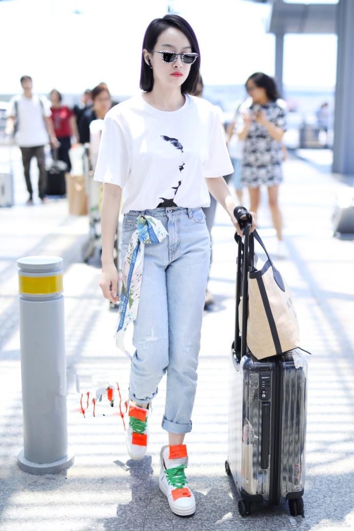 BJL平台-《蓝精灵：寻找神秘村》搞怪进军奥斯卡  精灵家族